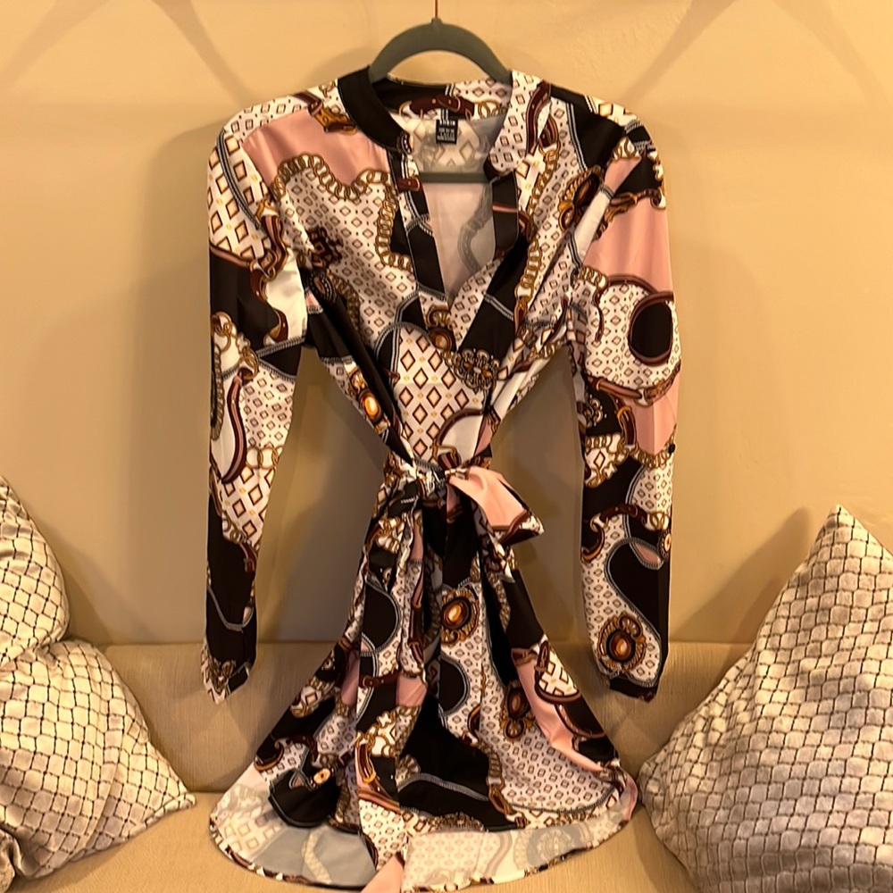 Womens dress with tie. NEVER WORN!